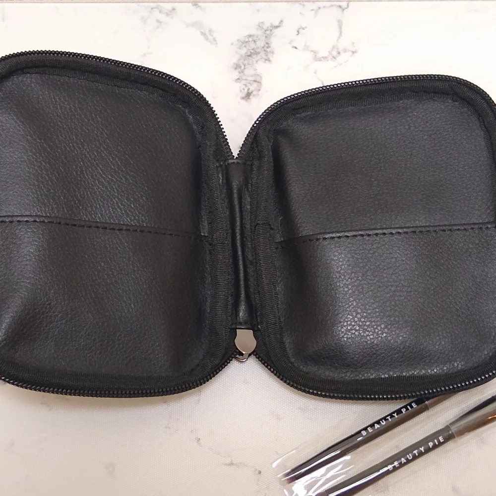 Beauty Pie Travel Eyeshadow Brushes with Case
